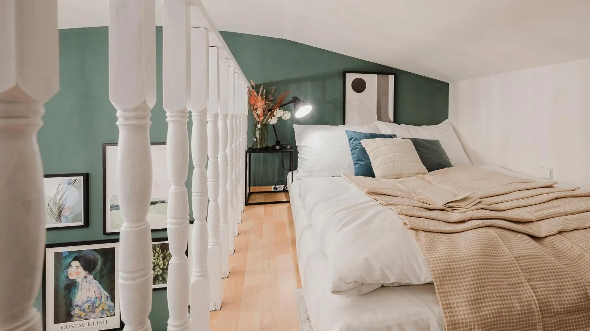 Prague Days - Loft-Style 1Bdr Apt - Workspace - Central Location Apartment