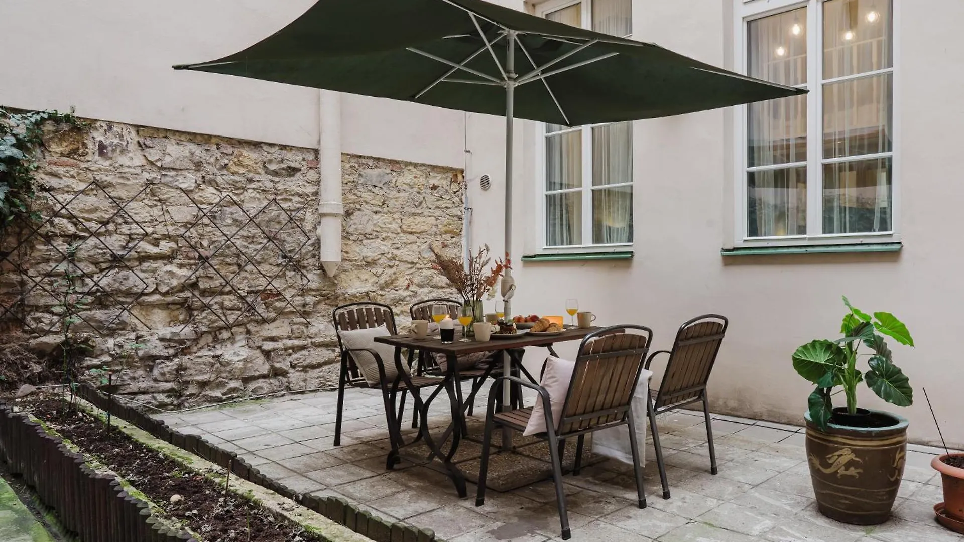 Prague Days - Loft-Style 1Bdr Apt - Workspace - Central Location Apartment